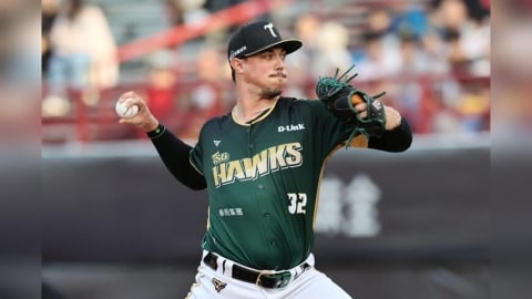 中職(影)／曾砸江坤宇致板凳清空！台鋼前洋投萬金石宣布轉職！網：火爆脾氣要先改