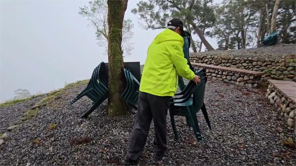 「最美櫻花林道」當露營區? 民眾違反告示搭帳露營