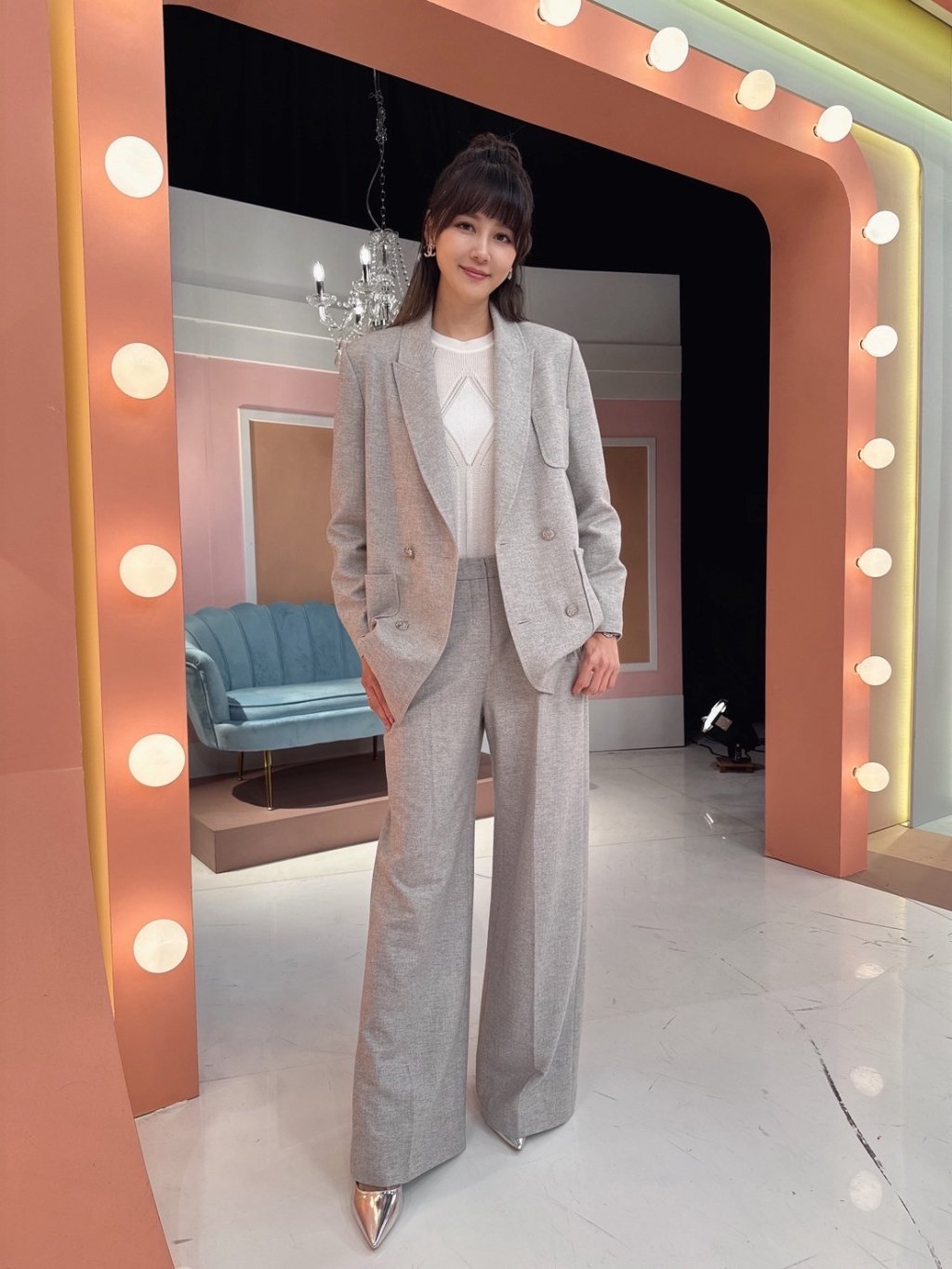 (影)／打電話的方式透露你的年紀 新世代「這樣拿電話」？