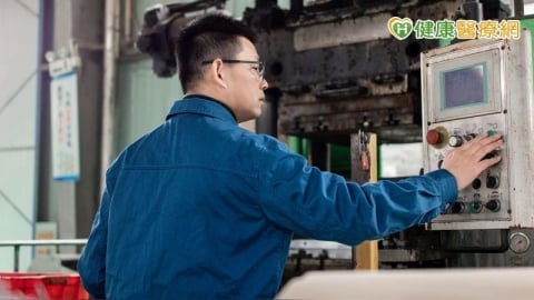 長時間姿勢不良下背痛　功能平衡系統助擺脫痠痛