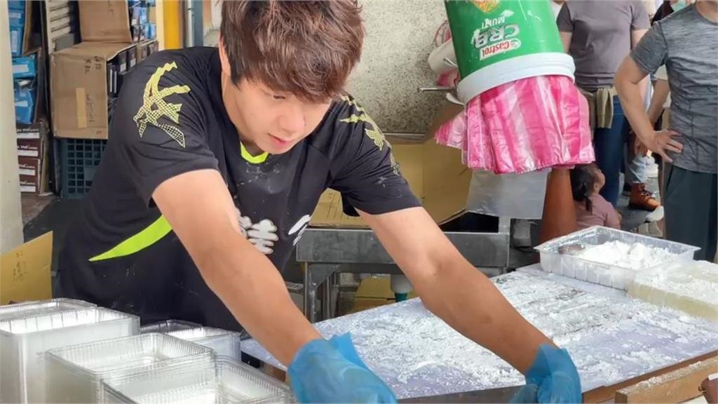 涼糕哥「市場無照賣糕」傳月賺500萬!本尊回應了「擺攤要什麼照」惹議