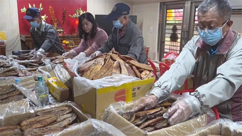 東港東隆宮溫府王爺誕辰! 　信徒慷捐580斤烏魚子