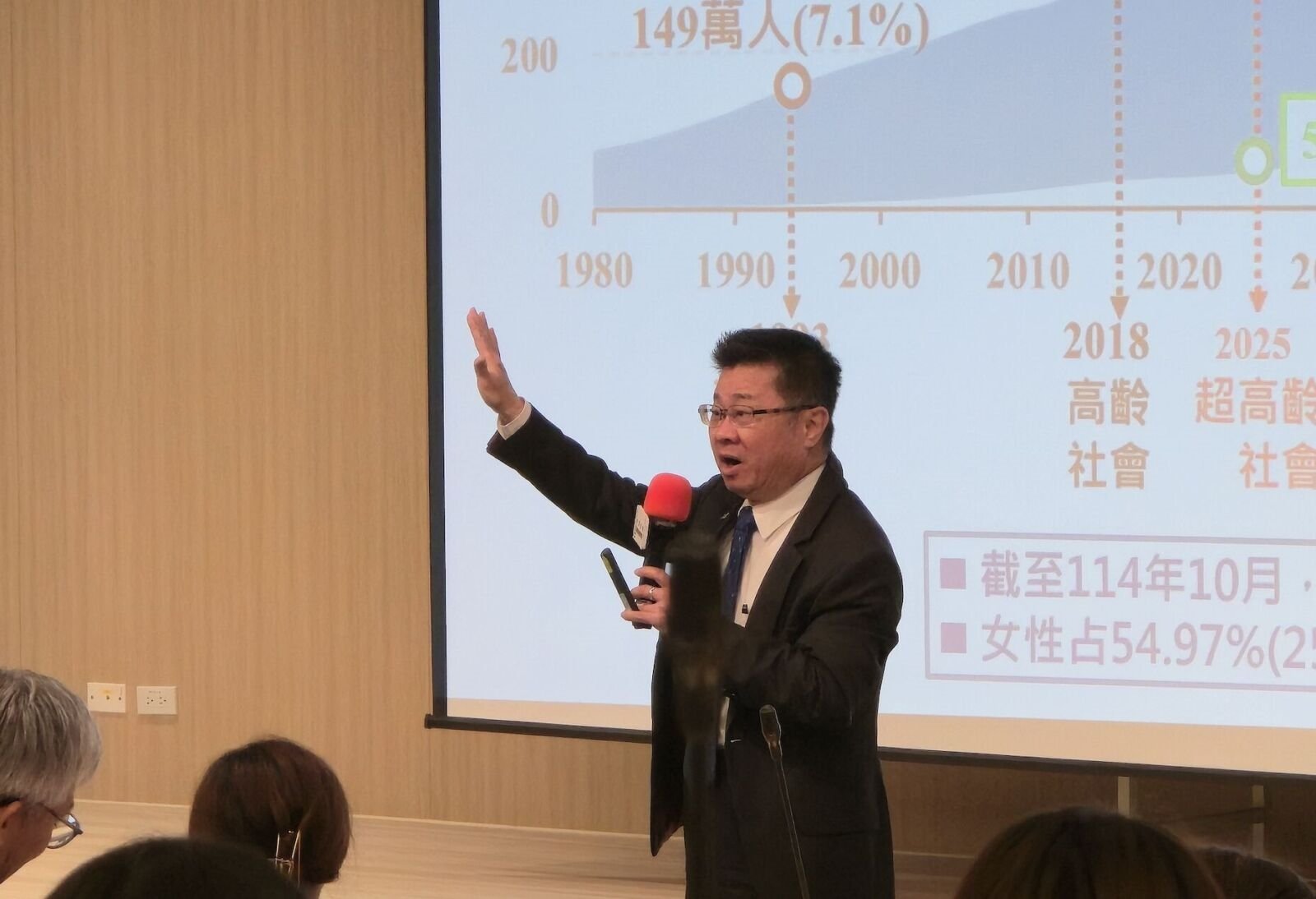 長照3.0明年試辦新制 衛福部拋「中繼站」銜接出院復健復能 5