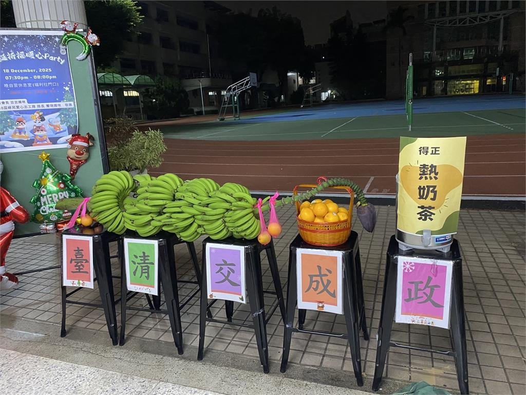 學測拜拜祈求金榜題名 「抬青蕉」成搶手供品