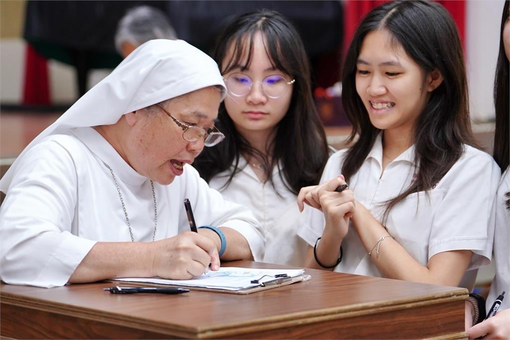 學測拜拜祈求金榜題名 「抬青蕉」成搶手供品