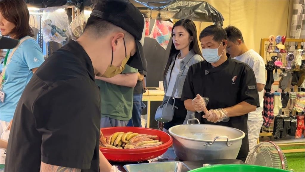 六合夜市「大腸包小腸」創新風味！　誘人香氣排長龍