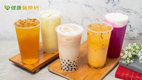 她每天一杯手搖飲「體型L變2XL」營養師揭飲料陷阱