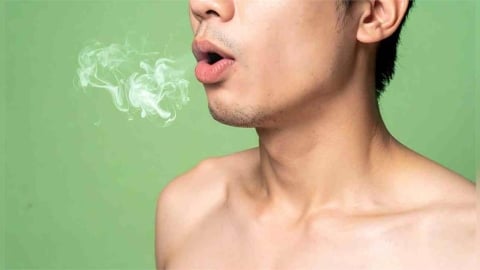 口臭、口苦除了口腔問題外 恐是身體在發出SOS訊號 醫提常見「5大」致臭原因