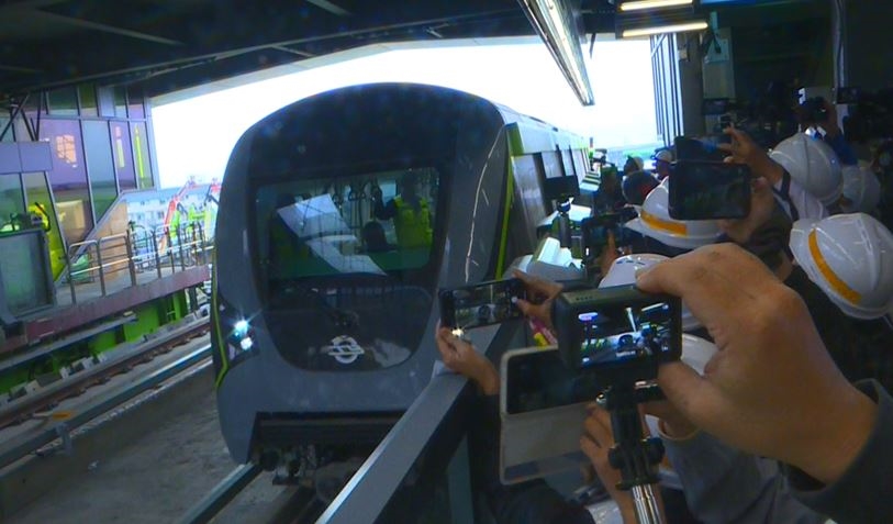 桃園捷運綠線開箱秀成果　張善政化身榮譽車長親領介紹