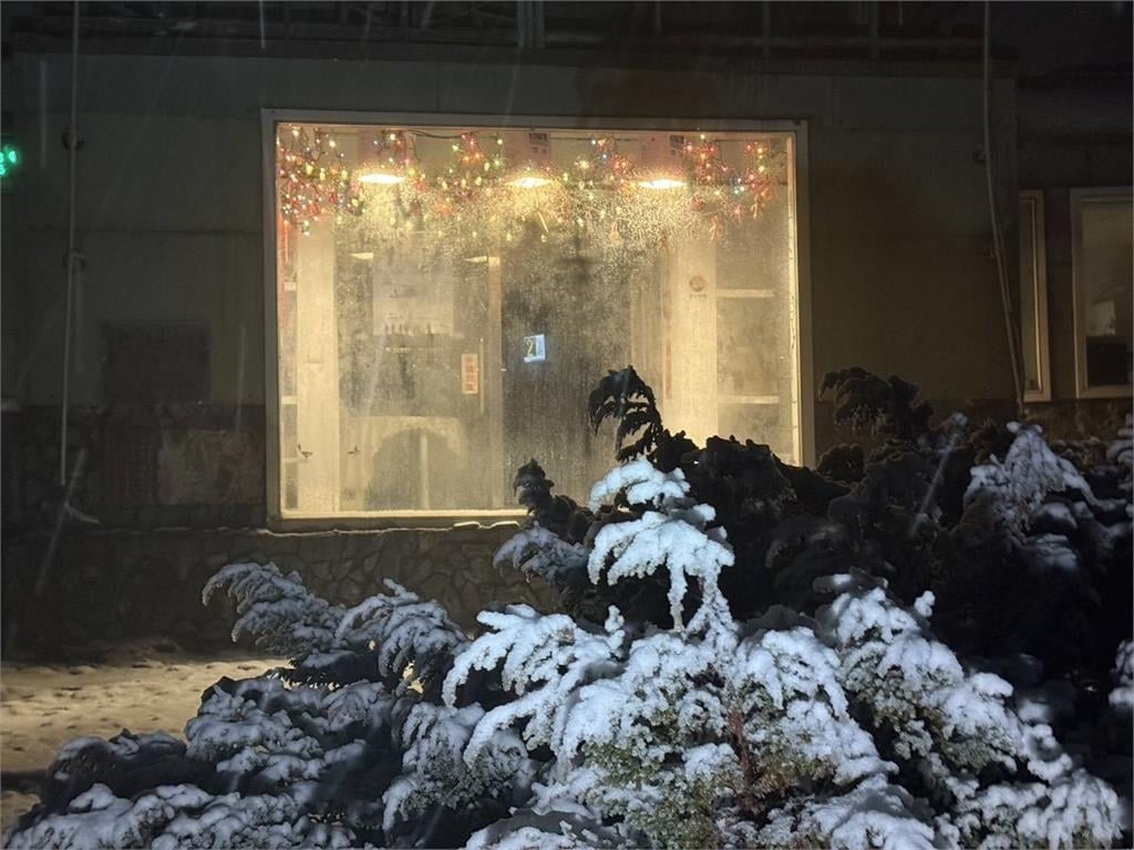 下雪了！雪山圈谷成銀白世界　玉山清晨積雪2.5公分