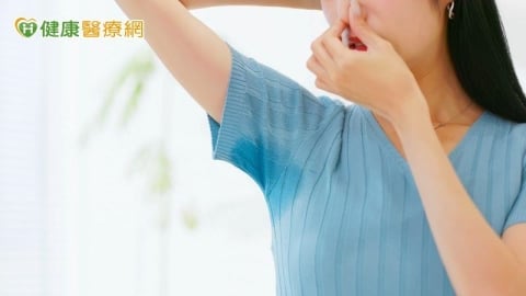 狐臭冬天反而更臭?醫揭「狐臭源頭」 一次看懂治療選擇
