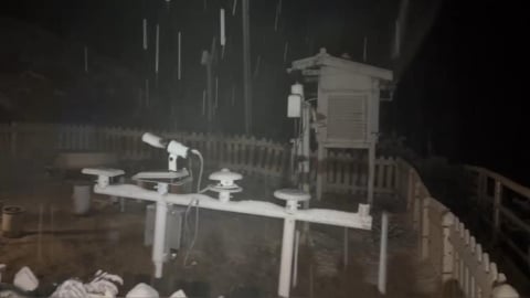 下雪了!水氣充足溫度低 玉山今晨逐漸白頭