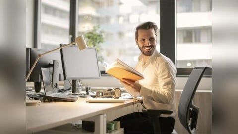 久坐族好消息！不一定要運動流汗   研究曝「一改變」助精神情緒