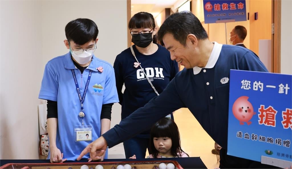 愛髓時都在關渡心相繫  挽袖驗血建檔