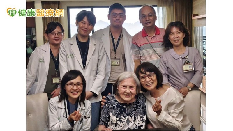 不進醫院也能決定善終！　到宅ACP陪百歲奶奶說「我願意」