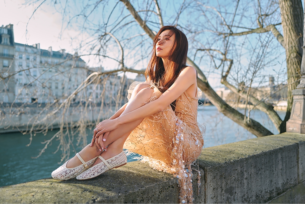 林志玲海邊辣秀絕美體態！ 寫真年曆賣破萬本 收入捐公益高達800萬