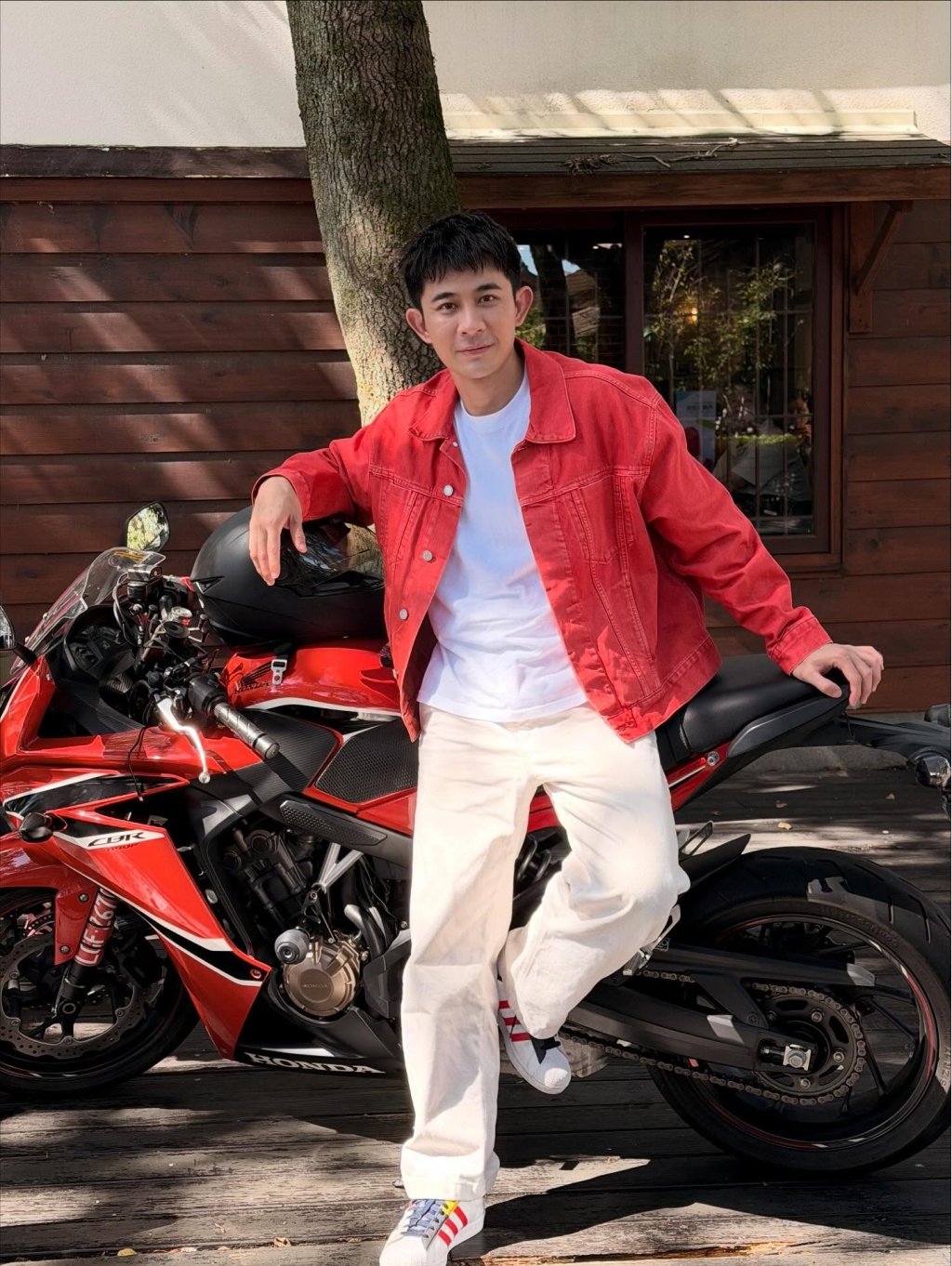 宮美樂領軍《豆腐媽媽》演員群熱舞！藍葦華漏拍 蘇晏霈大膽掀開「影后」裙擺