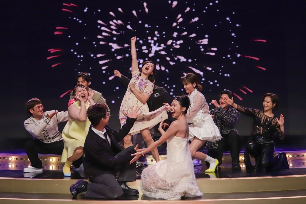 宮美樂領軍《豆腐媽媽》演員群熱舞！藍葦華漏拍 蘇晏霈大膽掀開「影后」裙擺