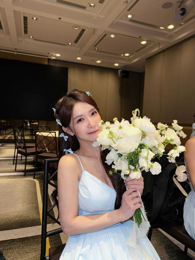 禾羽幸運抽中捧花。（圖／杰斯汀整合行銷提供提供）