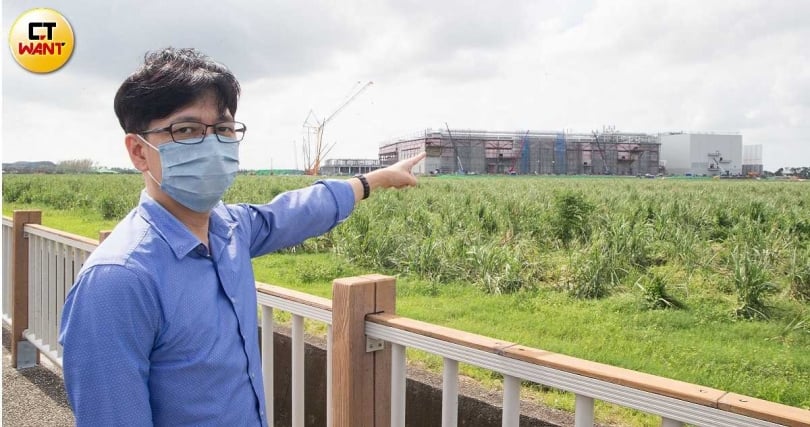 資深地政士蔡岳臻（圖）認為若建照與使用執照「綁」在一起的多棟建築，要分開計算房屋評定現值單價是難如登天。（圖／CTWANT攝影組）&nbsp;