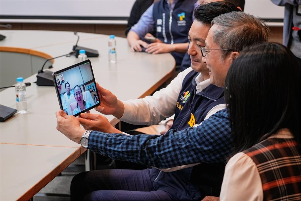 被砍女子忍痛「我願意等一等」傷重者先送醫！急尋「救命恩人」視訊惹鼻酸…