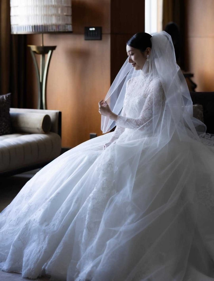 波瑠更同步釋出婚紗照。（圖／翻攝IG／波瑠）