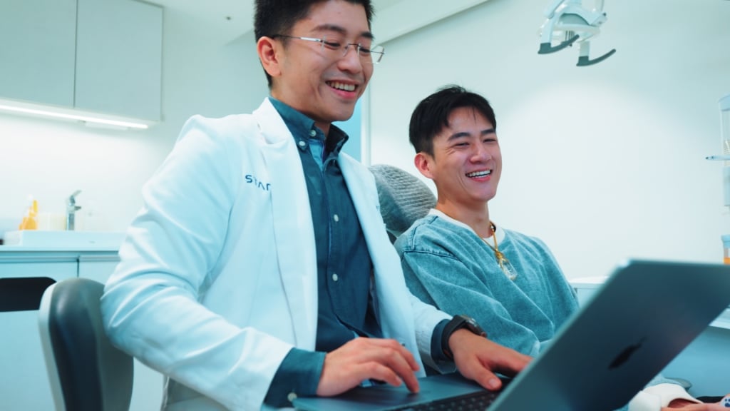 告別黃牙與失敗矯正 景閎：貼片讓笑容「值了」！