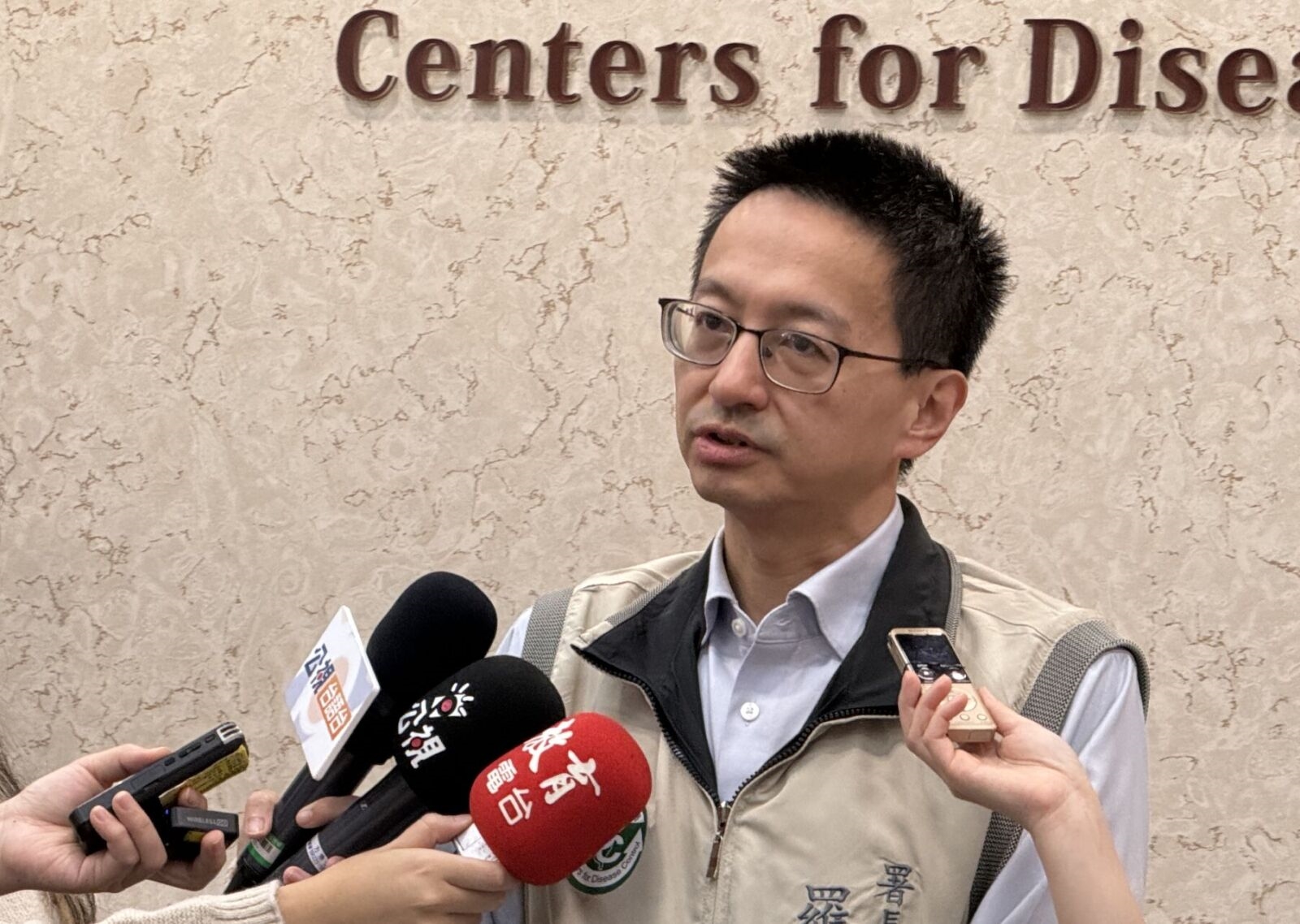 280萬人賺到4500元!羅一鈞發「疫苗紅包」 三類人1/15起公費升級肺鏈疫苗 28 280萬人賺到4500元!羅一鈞發「疫苗紅包」 三類人1/15起公費升級肺鏈疫苗 27