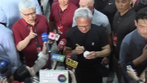 供不應求！黃仁勳11月快閃來台22小時　直奔台積電南科廠「討救兵」