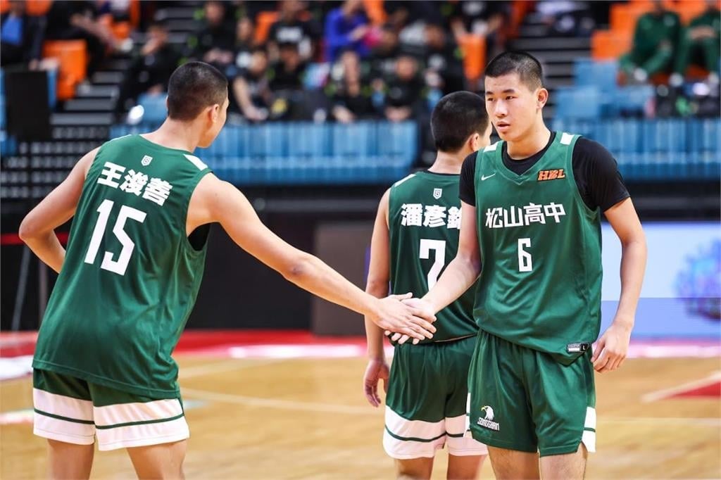 HBL(影)／衛冕松山高中展現實力！克服首節10分落後痛宰開南高中39分奪首勝