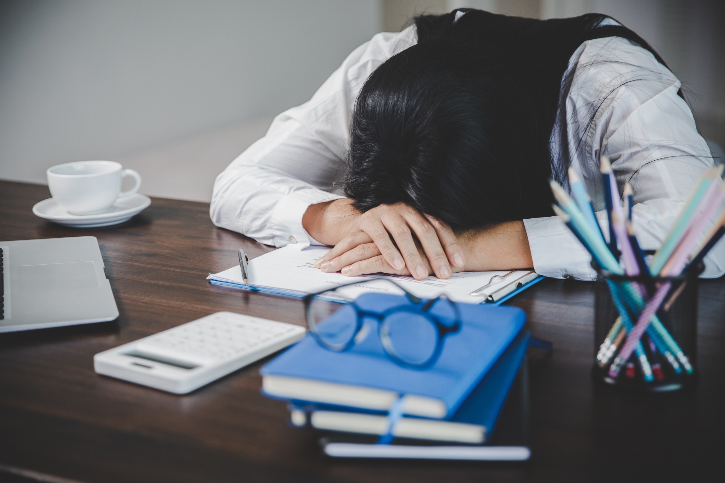 還有一種很隱性的負面說話習慣，叫做「預設失敗式語言」。例如「反正不會成功」，但當妳反覆用這種話形容自己，妳會在無意識中避開機會。圖/123RF圖庫