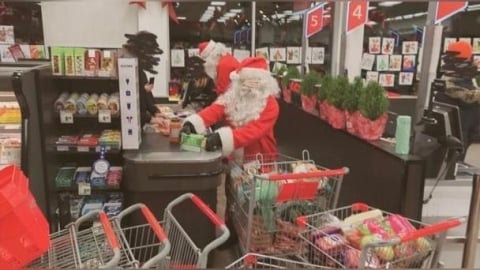 加拿大超市遭一群聖誕老人洗劫 聲稱受羅賓漢啟發