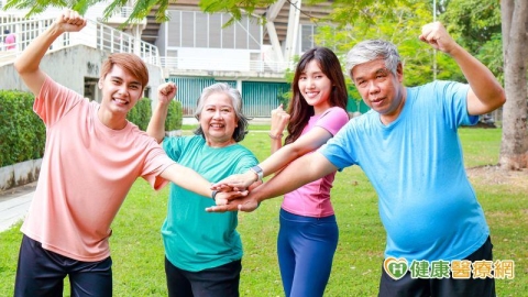 骨鬆和肌少症都要防！20歲到60歲策略大不同　檢查、運動、補營養一次看懂