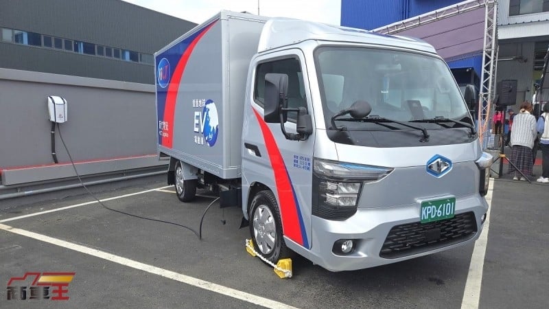 推動低碳運輸轉型　新竹物流攜手中華汽車、士林電機發表全臺首支電動車隊