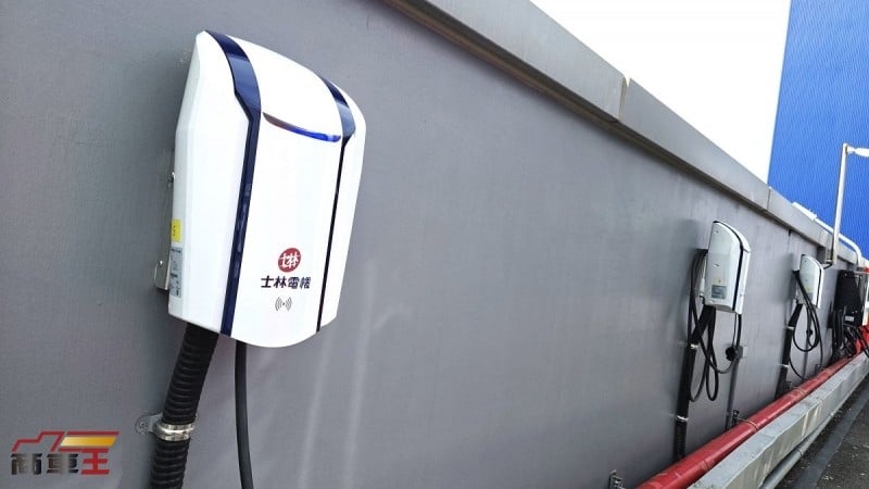 推動低碳運輸轉型　新竹物流攜手中華汽車、士林電機發表全臺首支電動車隊