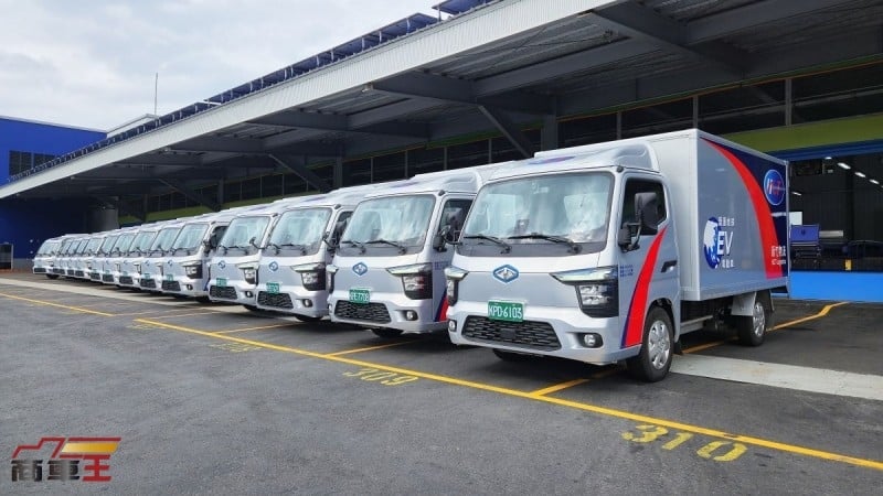 推動低碳運輸轉型　新竹物流攜手中華汽車、士林電機發表全臺首支電動車隊