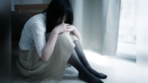 副教授不是人！　邀女學生看夜景起色心熊抱強吻