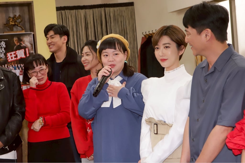 民視新八點檔《豆腐媽媽》首播開紅盤！演員齊聚歡樂慶功