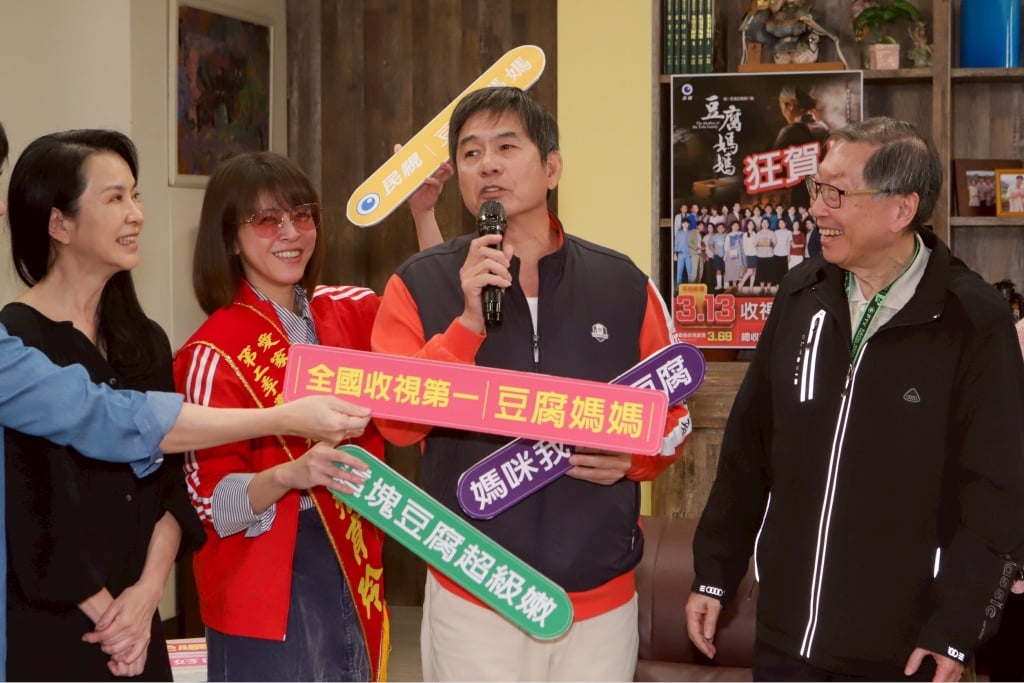 民視新八點檔《豆腐媽媽》首播開紅盤！演員齊聚歡樂慶功