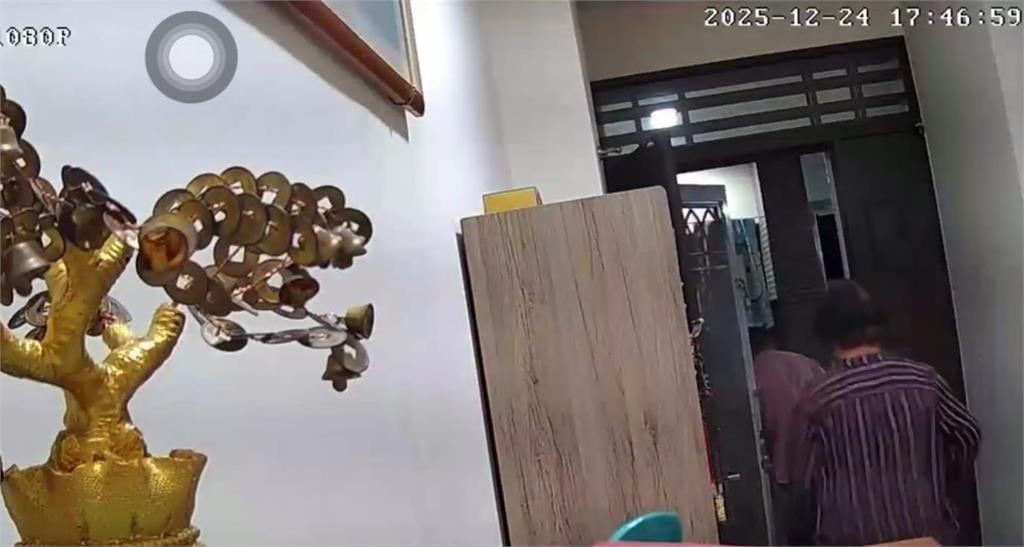 台東男廁所「褲子脫一半」遇6.1強震！來不及穿「飛奔逃命」影片曝光