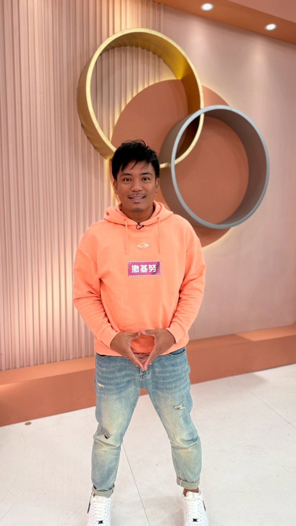 (影)／蔡逸帆教女兒寫字淚溼作業本 撒基努陪兒子減重竟變「血淚史」？