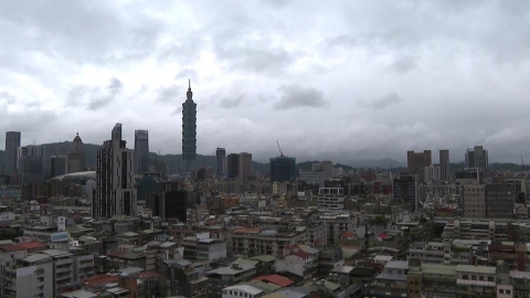 跨年倒數! 北部東北季風影響多雲有雨"看煙火要選位"