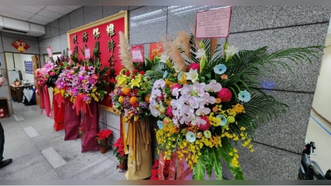 平安夜的溫柔力量　中正一分局收民眾手寫感謝卡+花