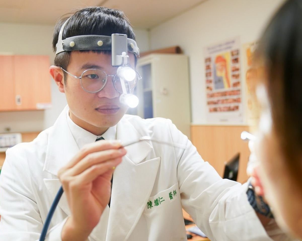 圖／台北慈濟醫院耳鼻喉科醫師陳繼仁提醒，若民眾出現反覆頭暈或神經不適症狀，應及早就醫釐清原因。（台北慈濟醫院提供）