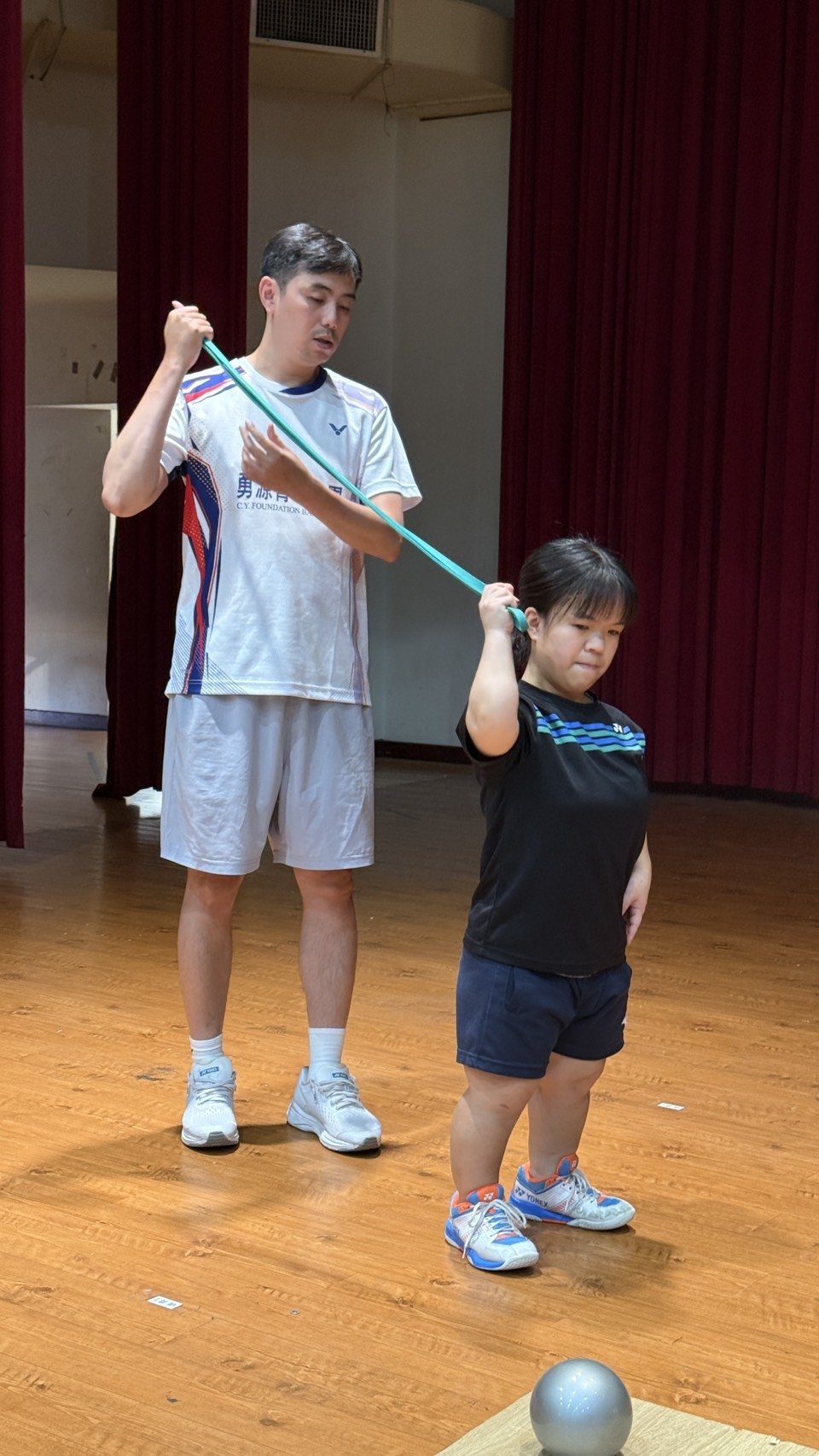 帕拉羽球國手吳于嫣戰全障運 專任教練鄭竣逸揭國手特訓路