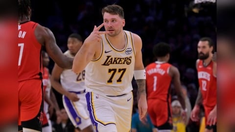 NBA(影)／耶誕節化身「壞盧卡」！湖人金童四處寫信尋人開心連隊友也不放過