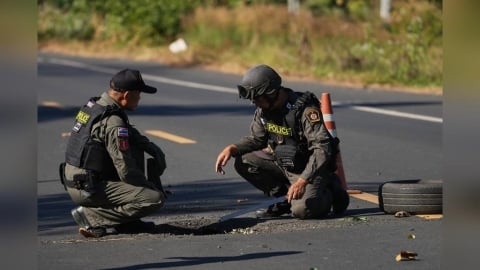 柬邊界村落1小時遭泰軍F-16投40枚炸彈　雙方停火談判陷僵局