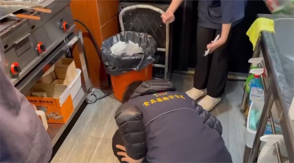 玩笑開過頭！店家玩食物模型引疑慮　台中食安處稽查揪多項缺失限期改善