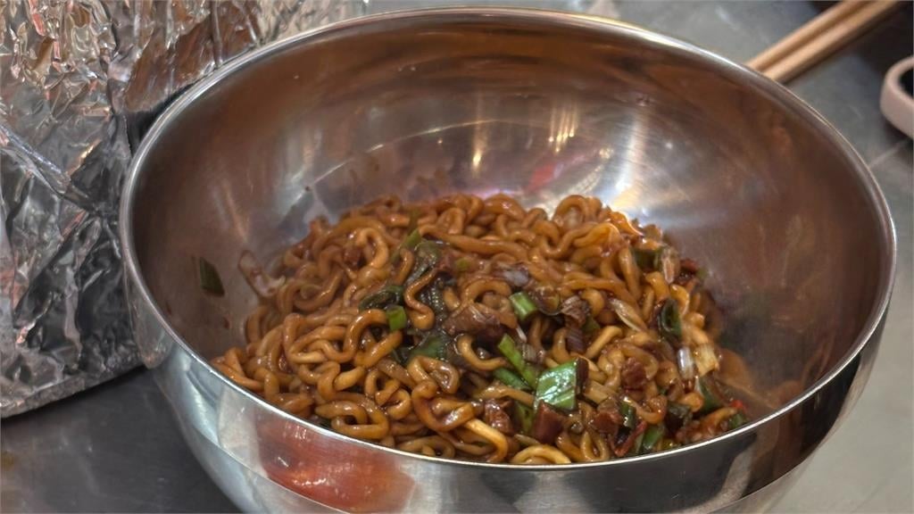 泡麵煮過頭小心腎臟壞掉！醫揭「10大NG吃法」：煮太軟恐害血糖失控