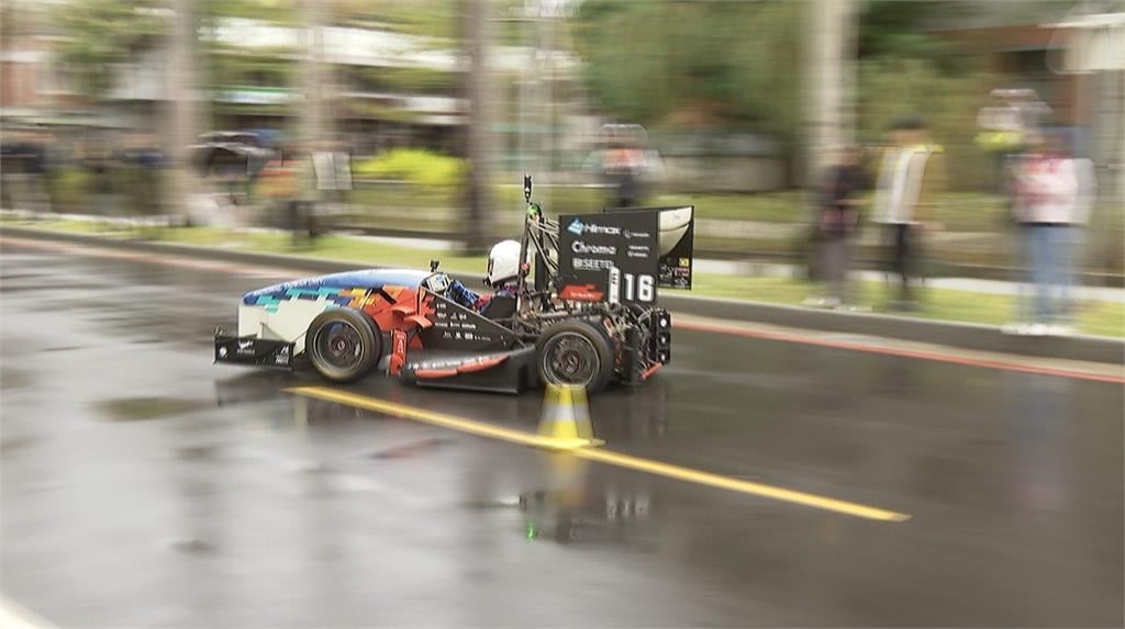 台大電動方程式賽車EP6亮相　甩尾校園驚豔眾人！